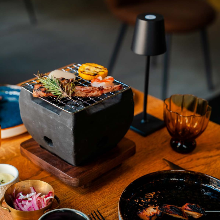 Mini grill stołowy kwadratowy kremowy