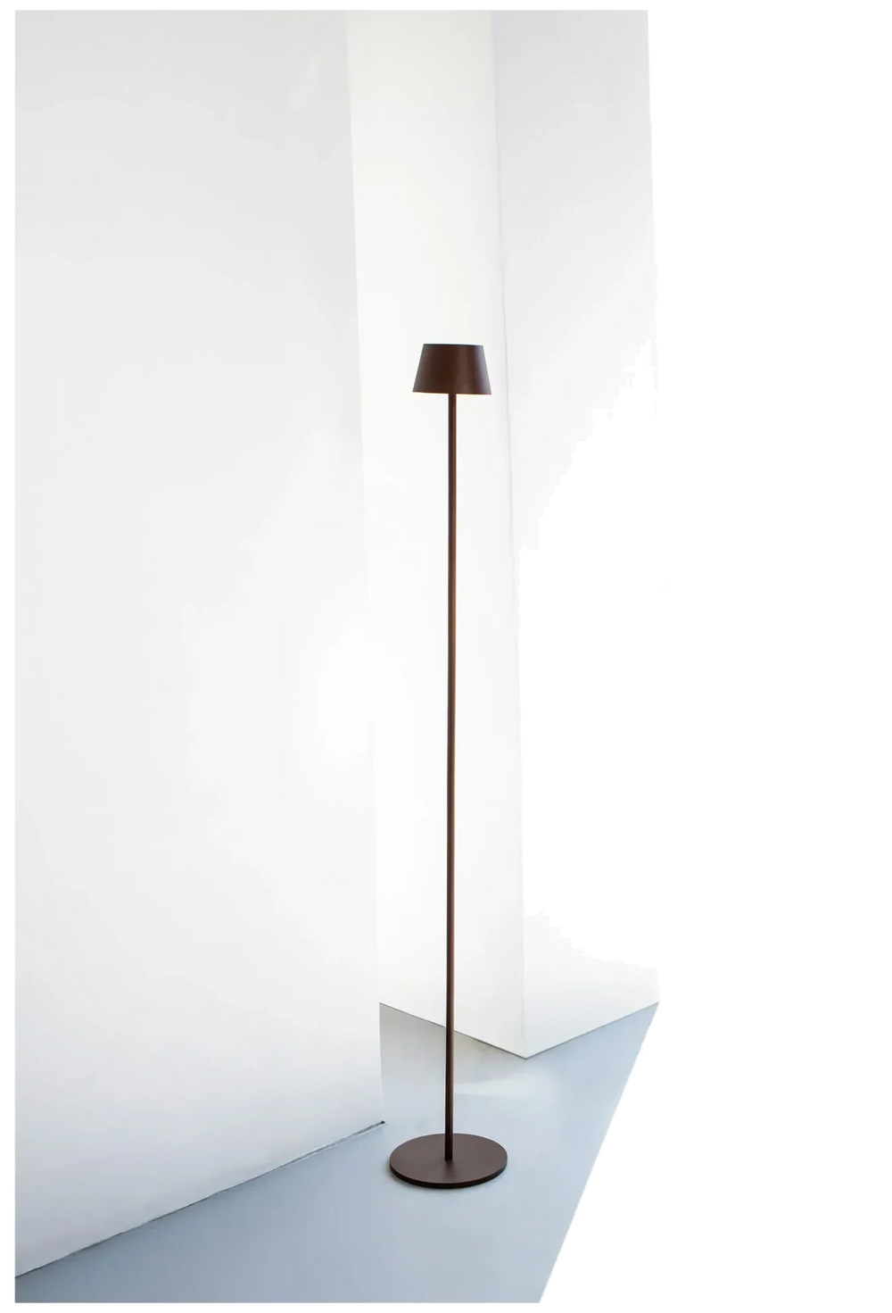VERLO Lampa podłogowa TALI 123 cm brązowa